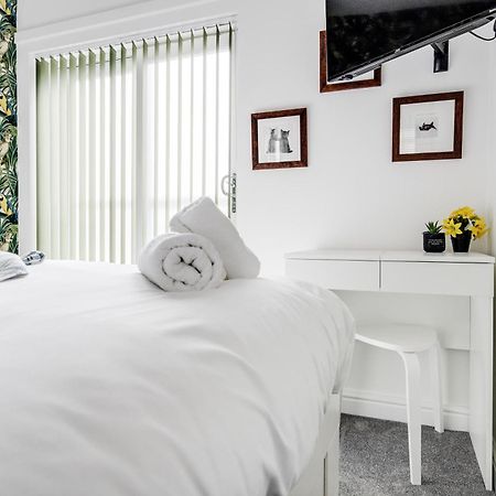 Buxton Apartment - 1 Bed, Free Parking, Wi-Fi Hazel Grove エクステリア 写真