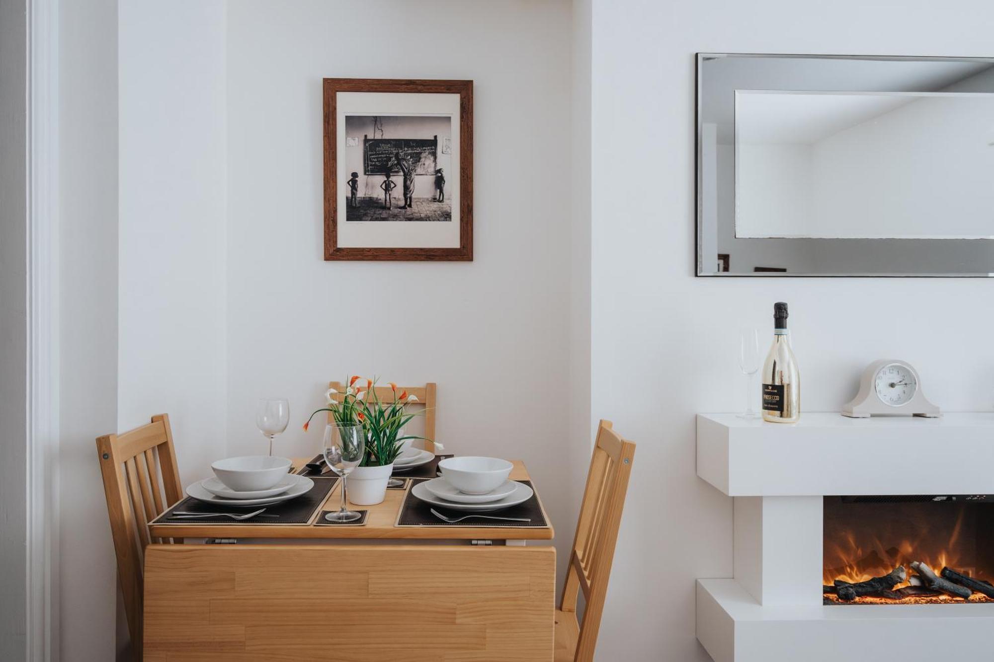 Buxton Apartment - 1 Bed, Free Parking, Wi-Fi Hazel Grove エクステリア 写真