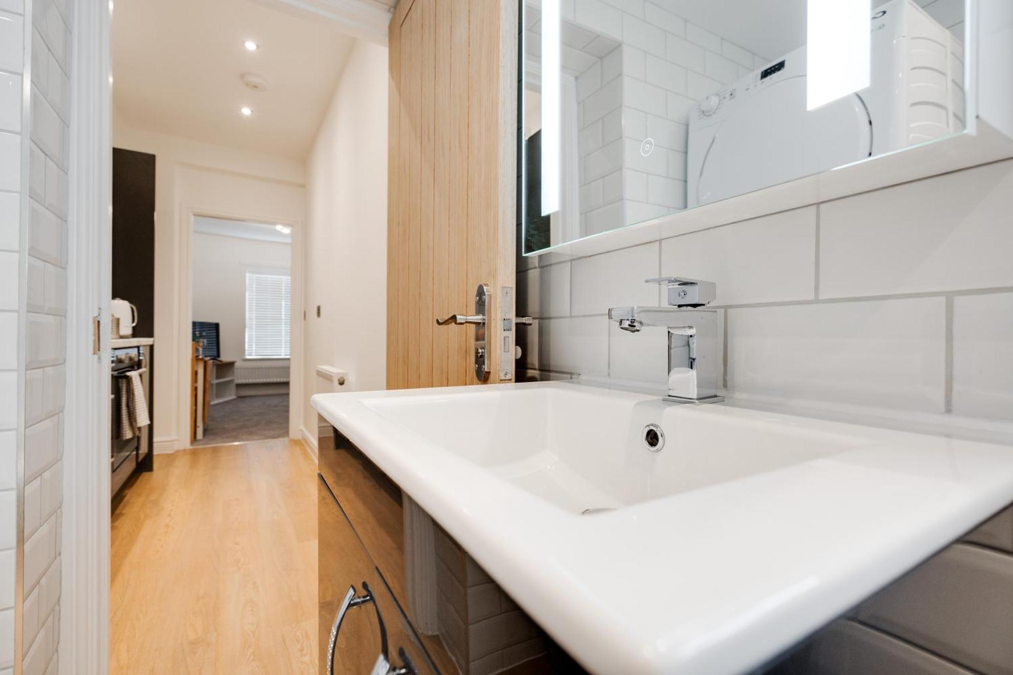 Buxton Apartment - 1 Bed, Free Parking, Wi-Fi Hazel Grove エクステリア 写真